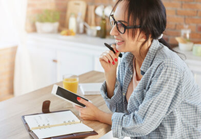 Menerapkan aturan membuat daftar belanja sebelum pergi, salah satu tips belanja minimalis.