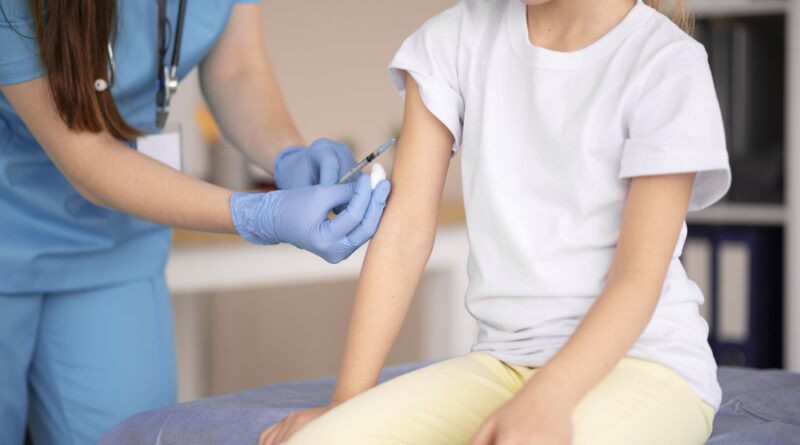 Pemeriksaan darah rutin untuk mendeteksi kolesterol tinggi pada usia muda lebih awal.