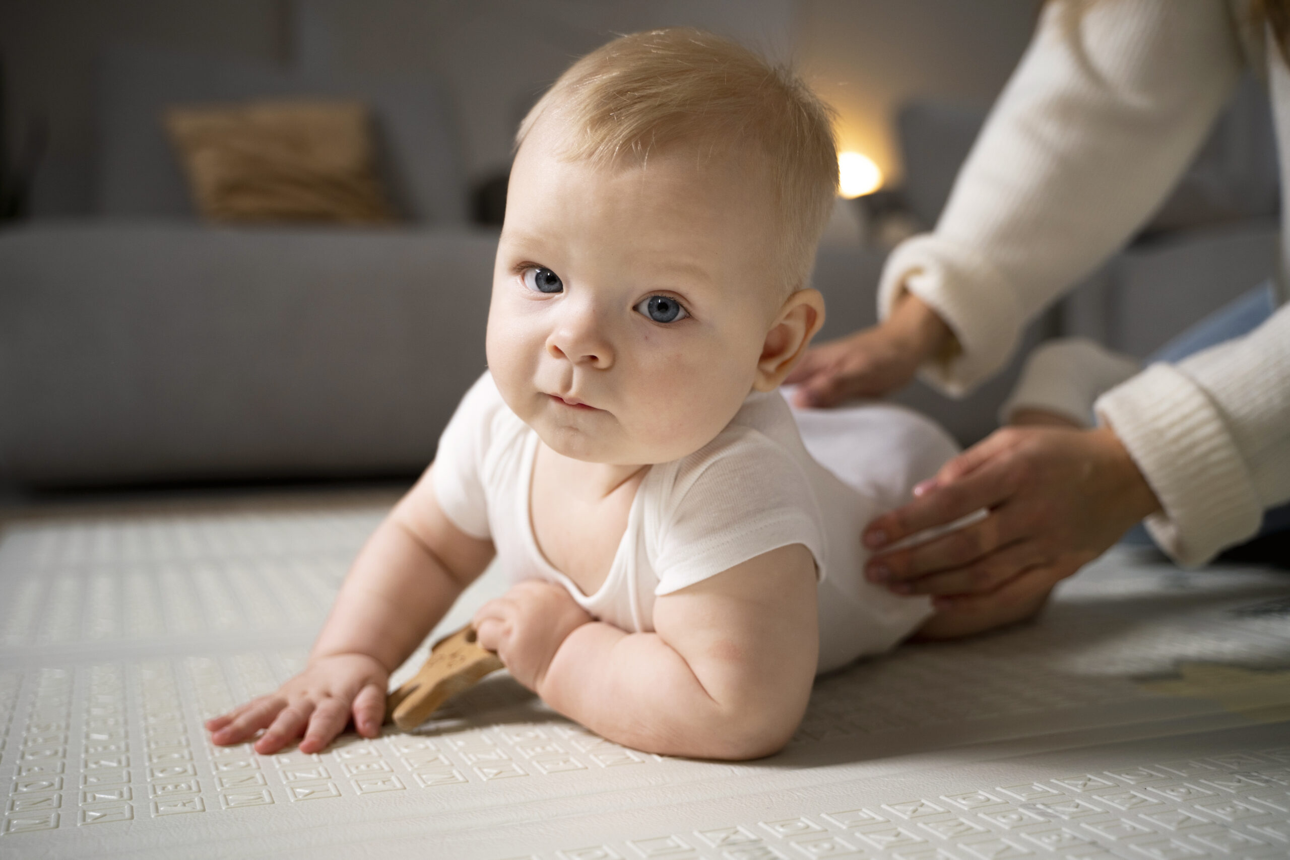 Kapan Bayi Mulai Tummy Time? dan Ini Durasi Ideal yang Perlu Orang Tua Tahu !